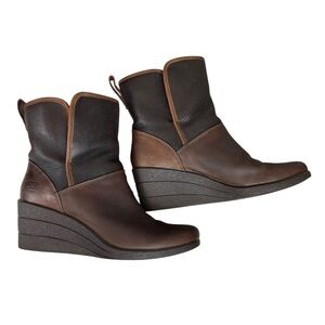 UGG Women Renatta Wedge Boots Size 8 Brown